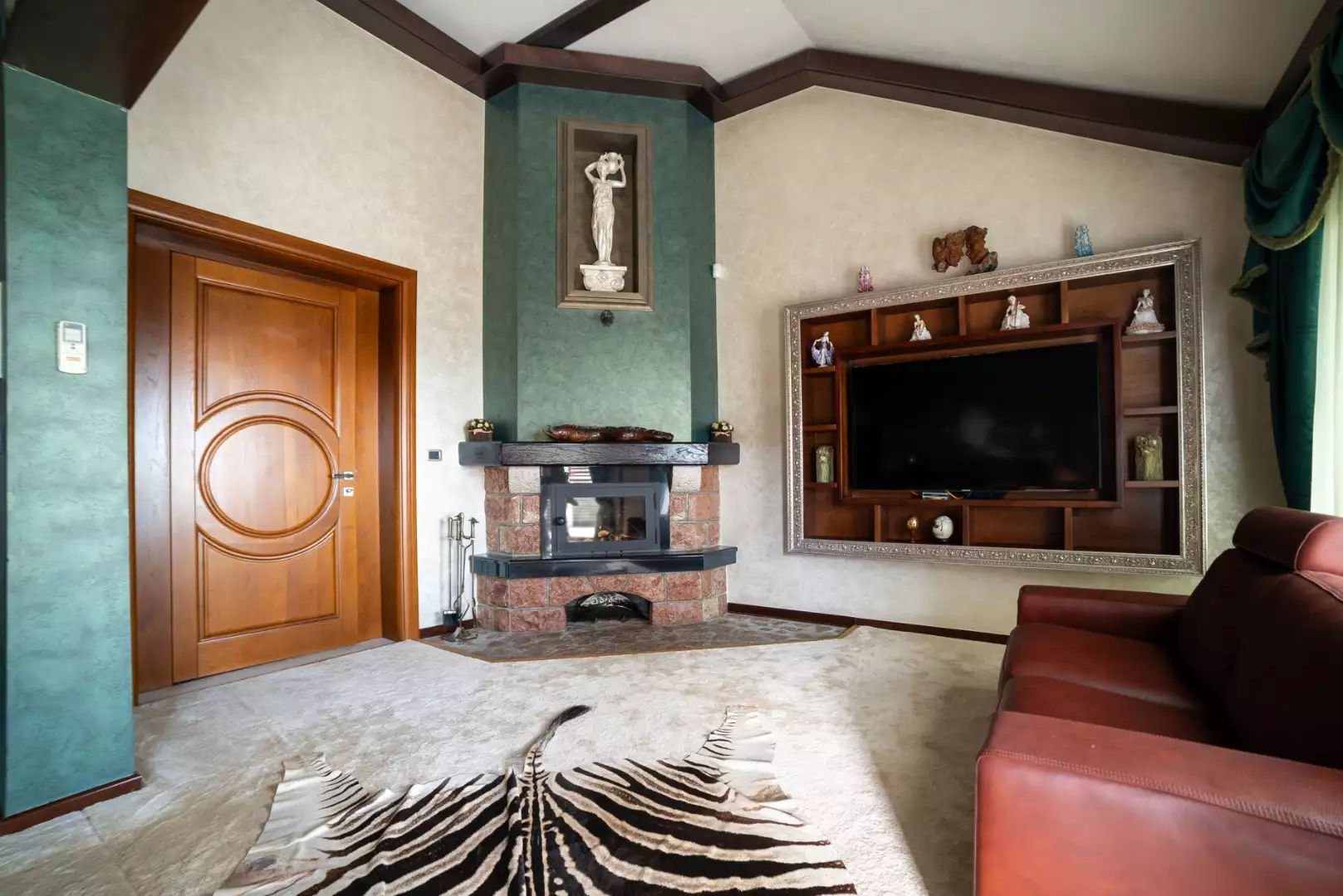 Hotels 435m² in Montenegro, Becici. Priced at 3700000€ rent photo-11