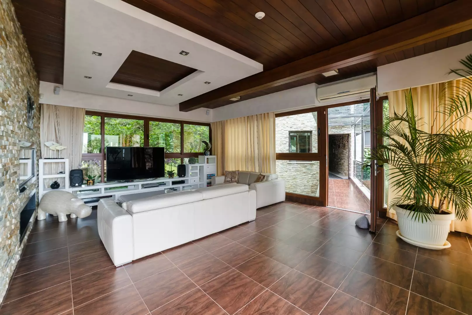 Hotels 435m² in Montenegro, Becici. Priced at 3700000€ rent photo-19