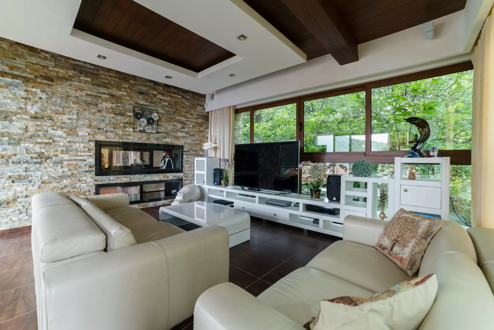 Hotels 435m² in Montenegro, Becici. Priced at 3700000€ rent photo-23
