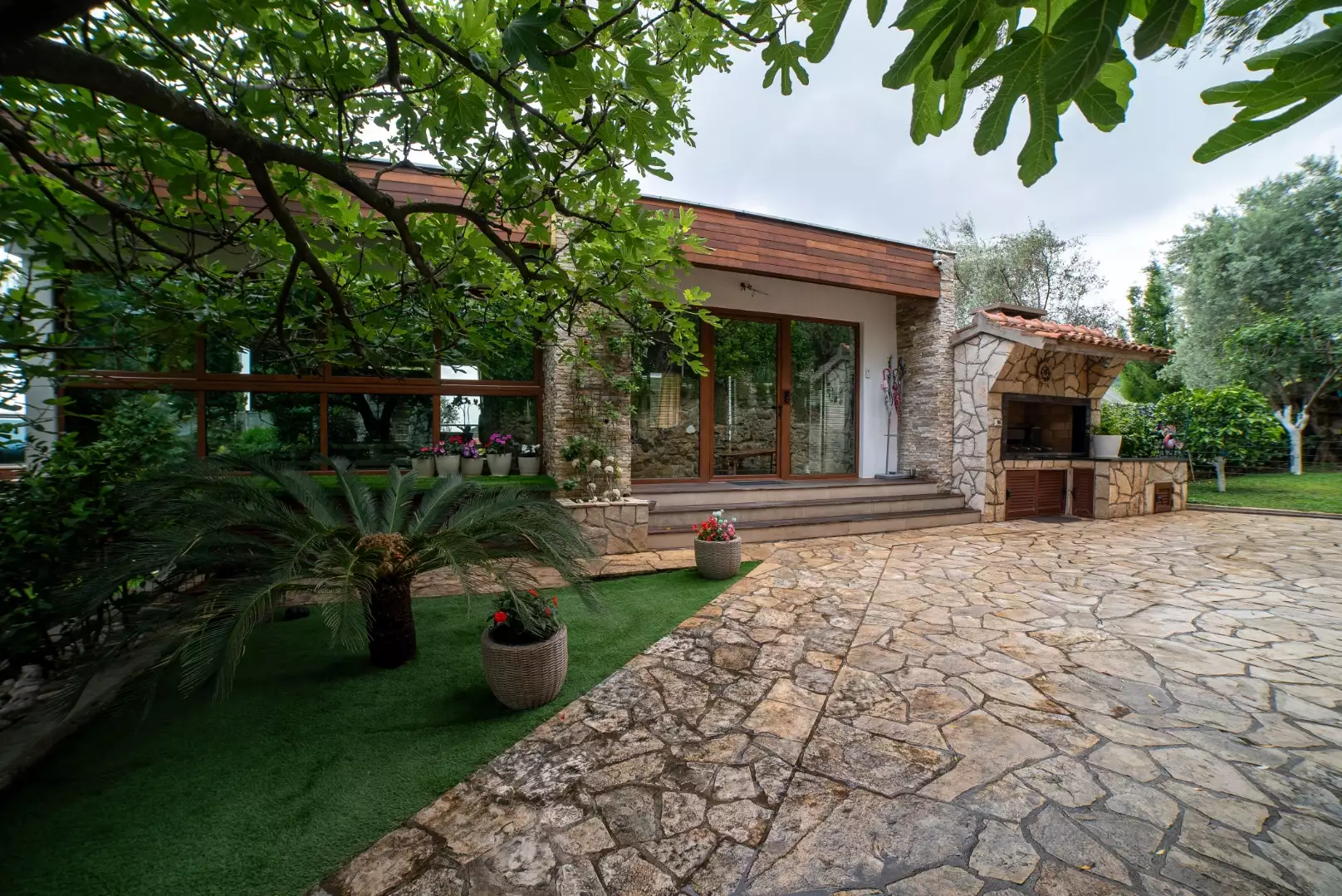 Hotels 435m² in Montenegro, Becici. Priced at 3700000€ rent photo-26
