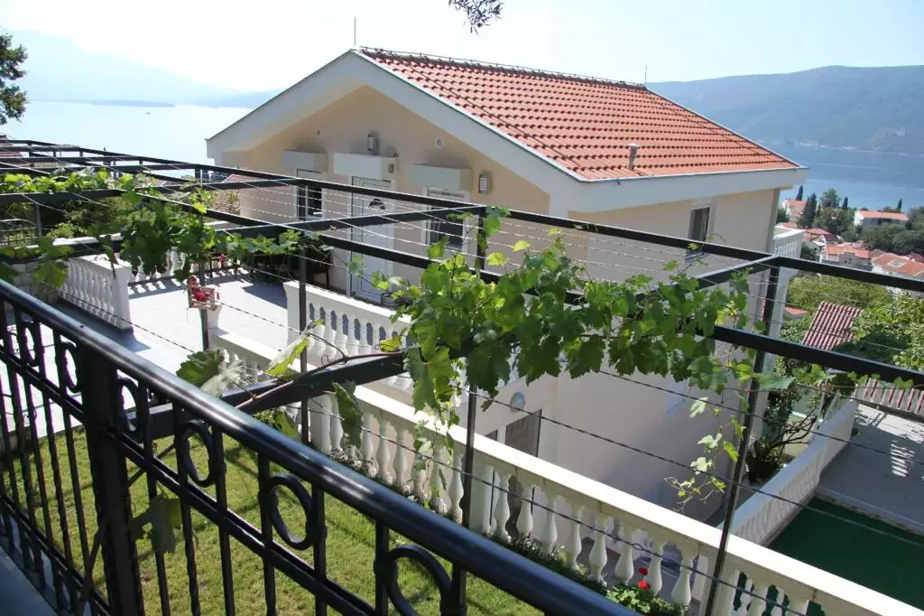 House 178m² in Montenegro, Baosici. Priced at 270000€ rent photo-1