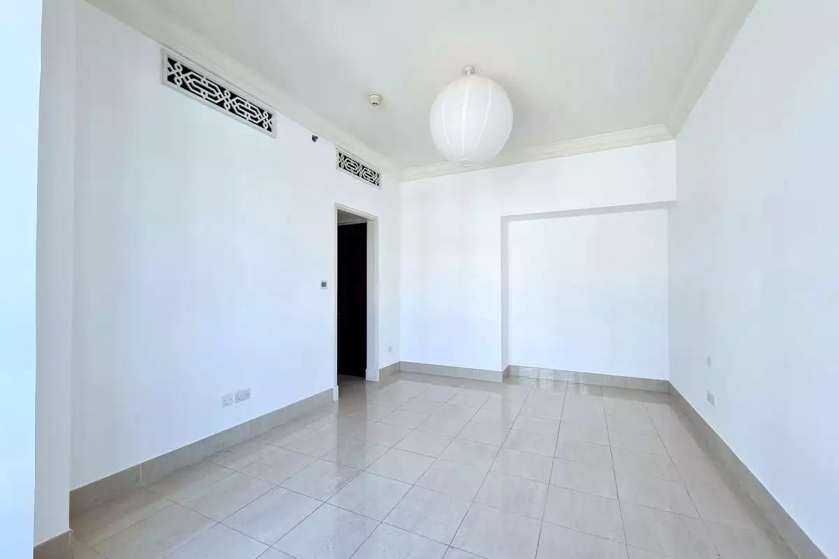 Flat 179m² in UAE, Dubai. Priced at 973890€ rent photo-3