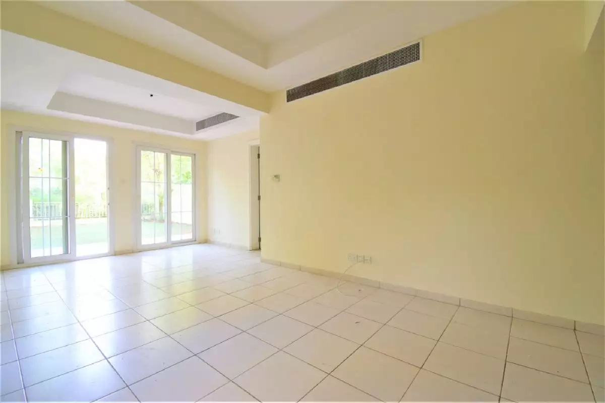Townhouse 329m² in UAE, Dubai. Priced at 1048805€ rent photo-3