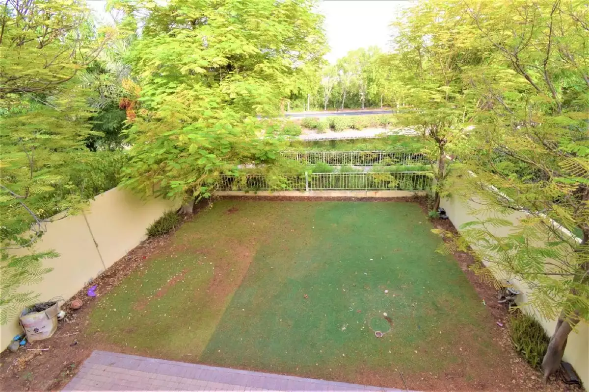 Townhouse 329m² in UAE, Dubai. Priced at 1048805€ rent photo-12