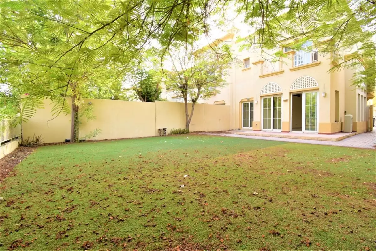 Townhouse 329m² in UAE, Dubai. Priced at 1048805€ rent photo-13