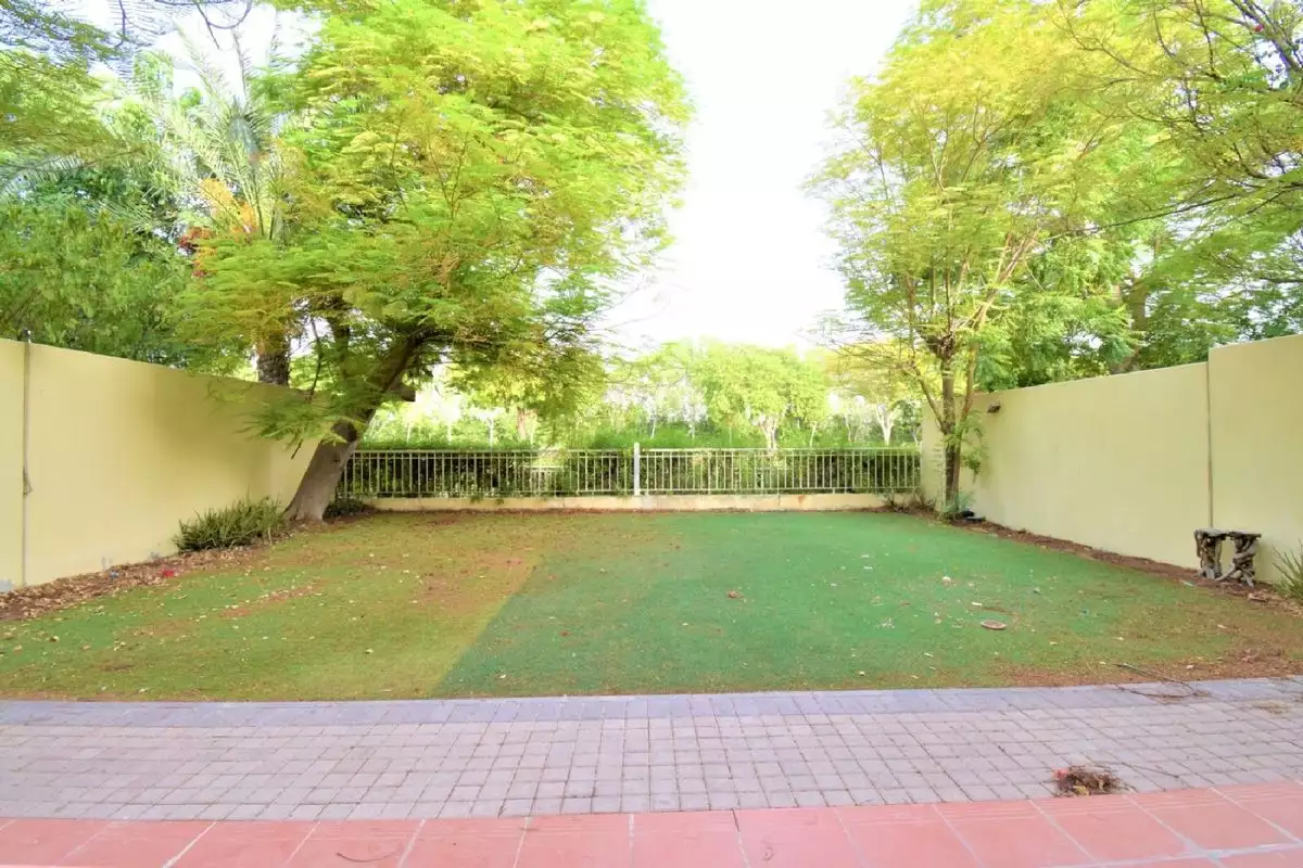 Townhouse 329m² in UAE, Dubai. Priced at 1048805€ rent photo-14