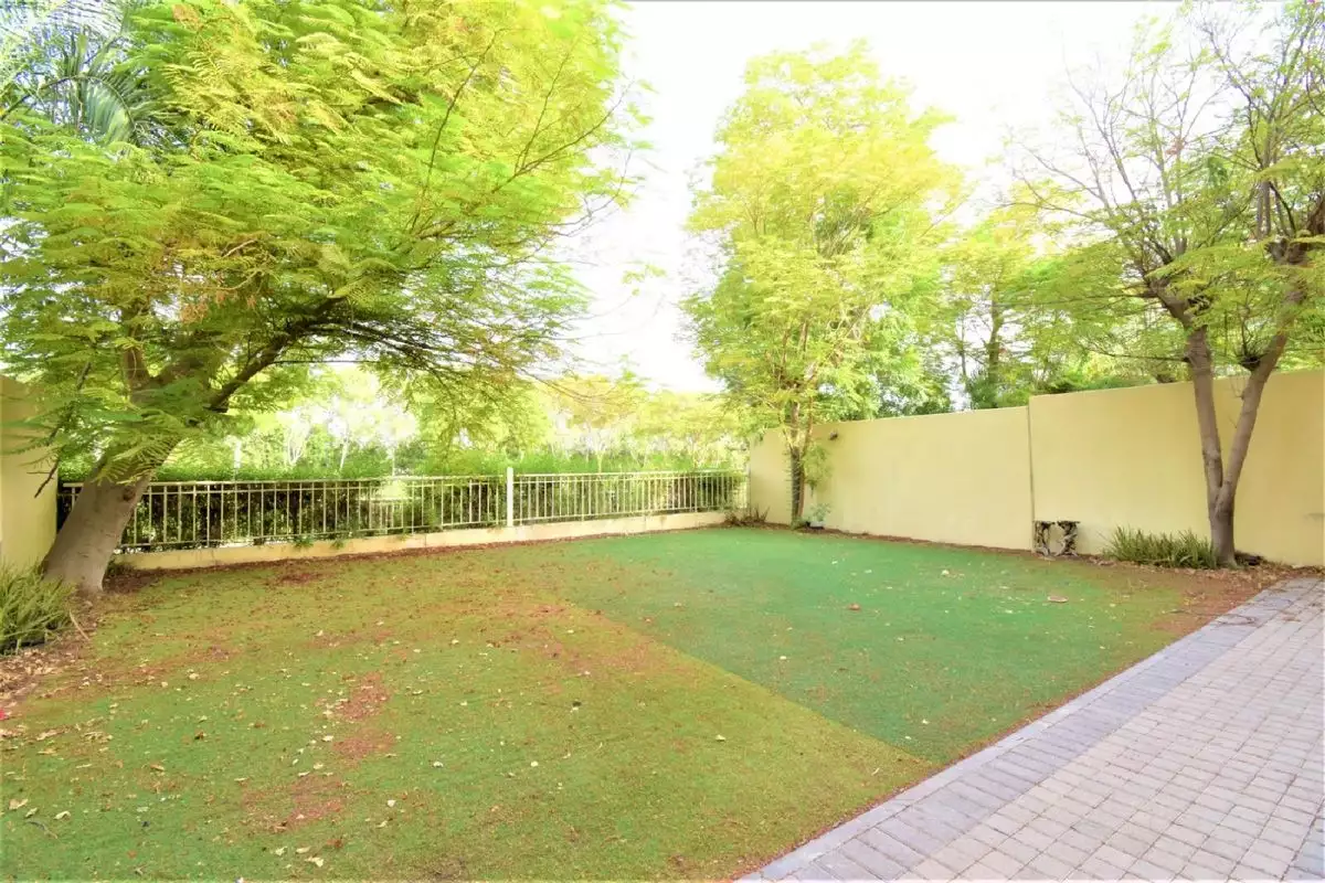 Townhouse 329m² in UAE, Dubai. Priced at 1048805€ rent photo-15