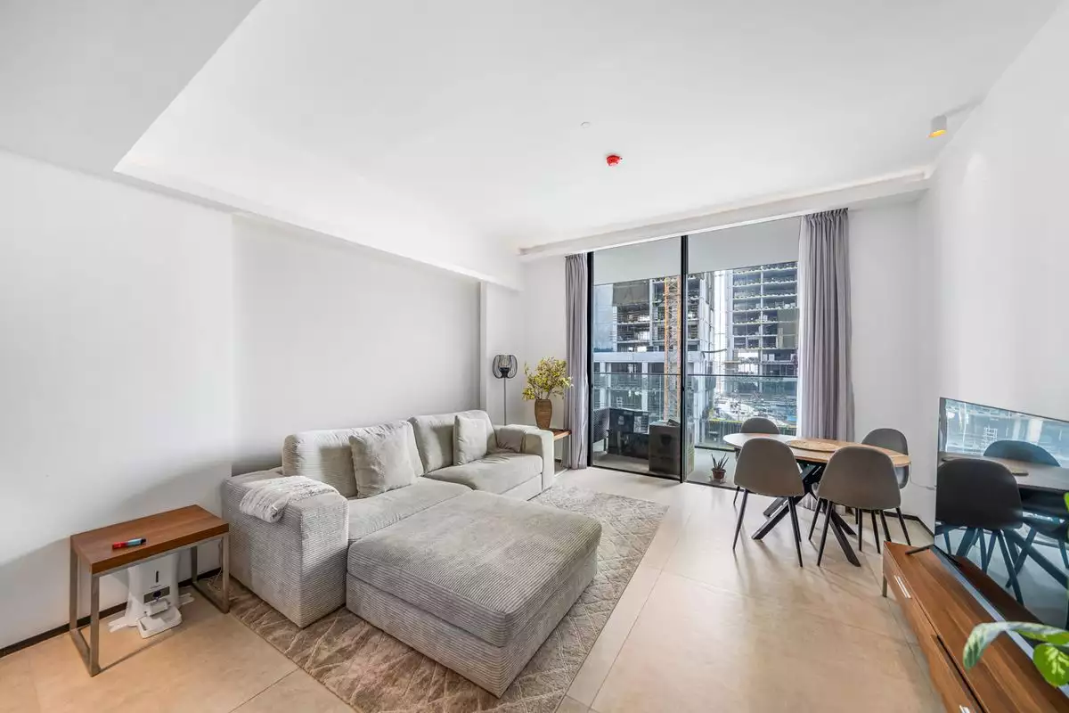Flat 105m² in UAE, Dubai. Priced at 561860€ rent photo-3