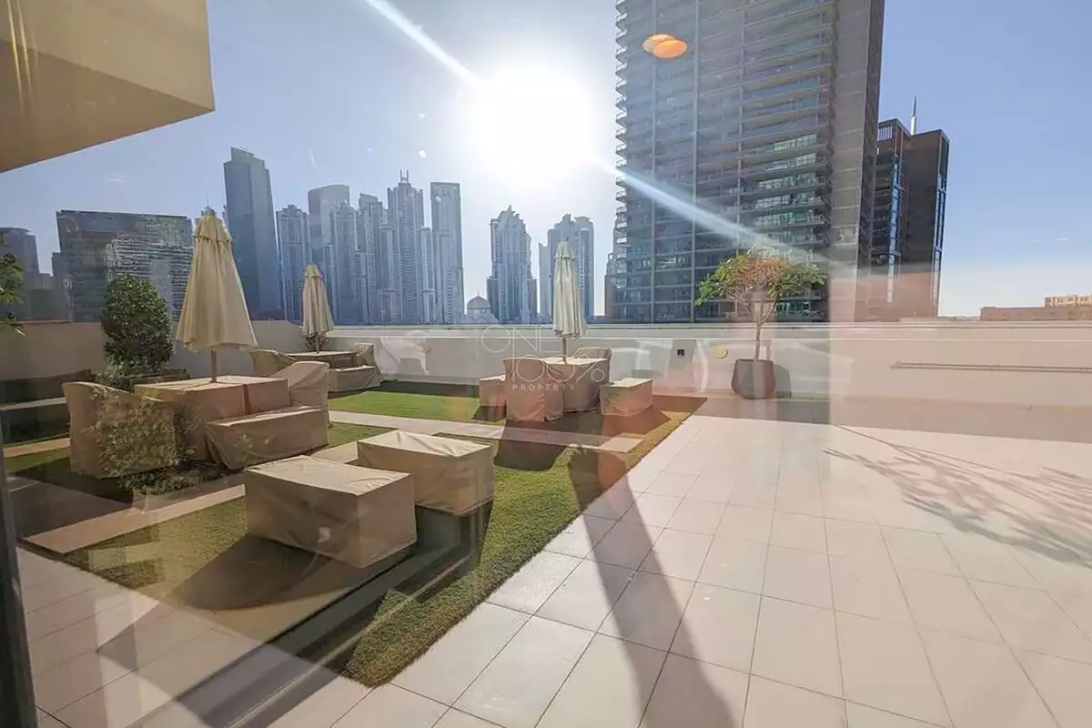 Flat 200m² in UAE, Dubai. Priced at 986376€ rent photo-1