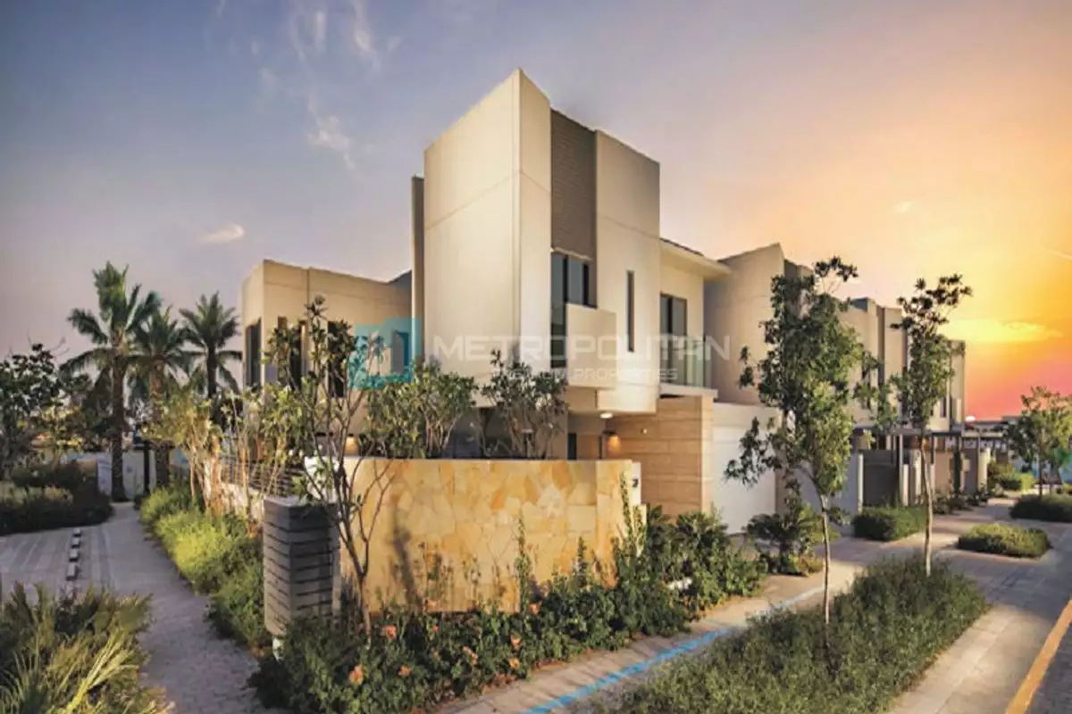 Townhouse 200m² in UAE, Dubai. Priced at 761632€ rent photo-15