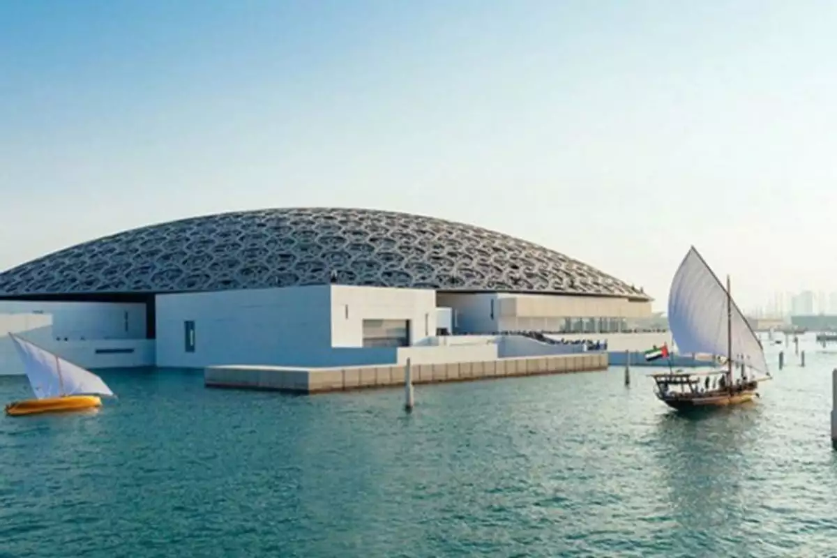 Villa 637m² in UAE, Abu Dhabi. Priced at 2322354€ rent photo-1