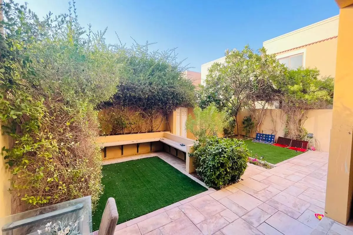 Townhouse 301m² in UAE, Abu Dhabi. Priced at 699203€ rent photo-2