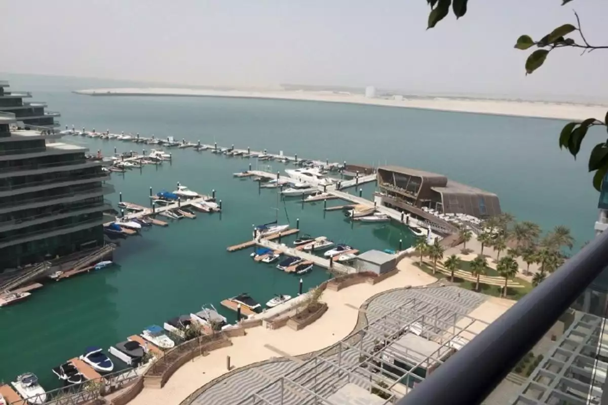 Flat 176m² in UAE, Abu Dhabi. Priced at 749146€ rent photo-1