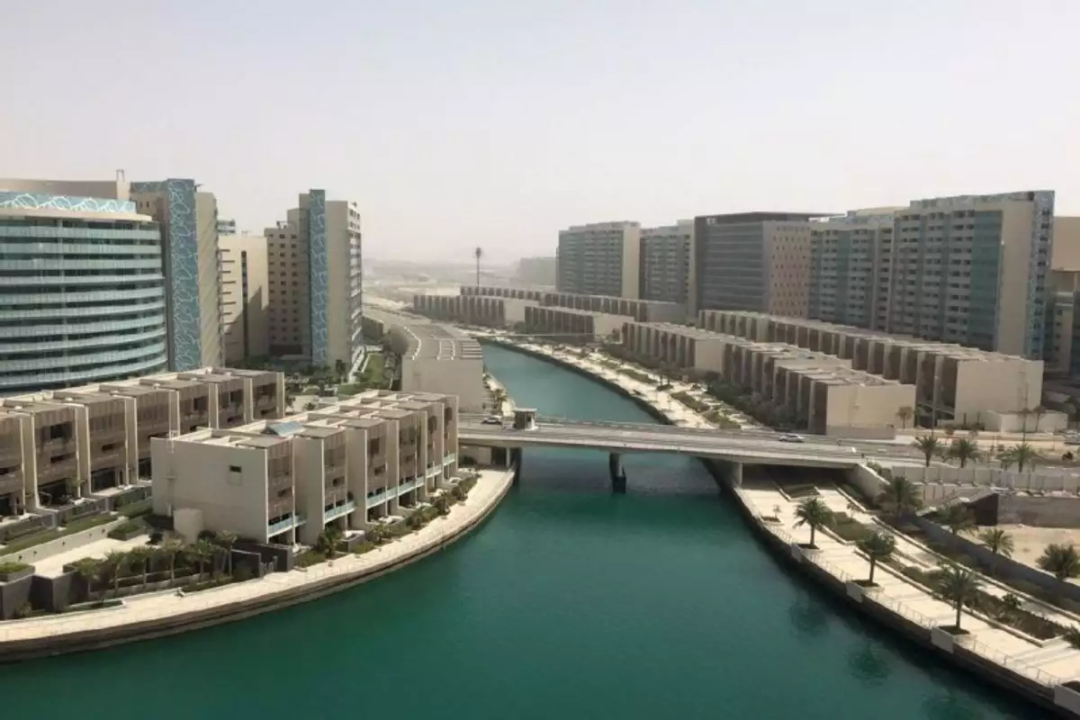 Flat 176m² in UAE, Abu Dhabi. Priced at 749146€ rent photo-3
