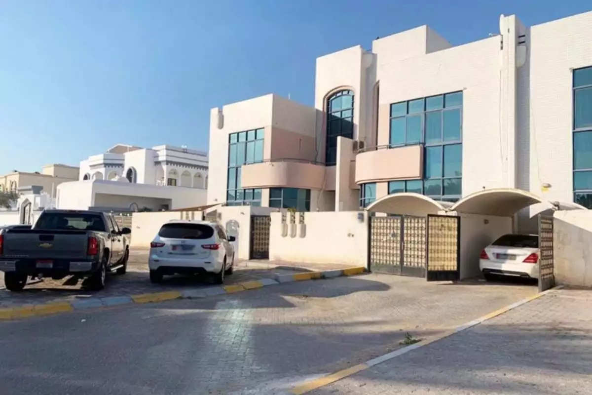 Villa 1394m² in UAE, Abu Dhabi. Priced at 3657290€ rent photo-1