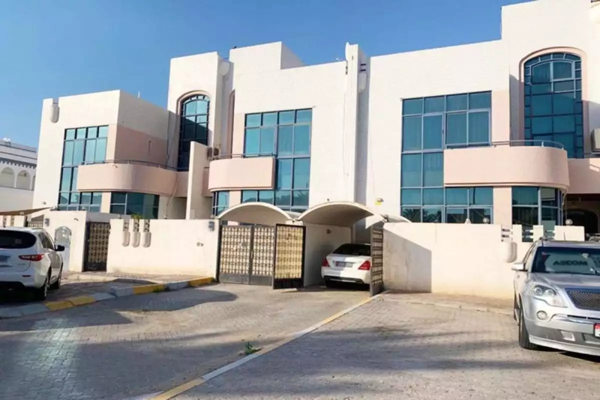 Villa 1394m² in UAE, Abu Dhabi. Priced at 3657290€ rent photo-2