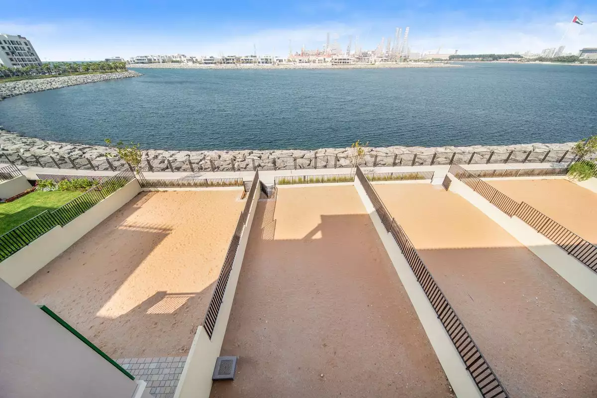Townhouse 331m² in UAE, Dubai. Priced at 3169651€ rent photo-7