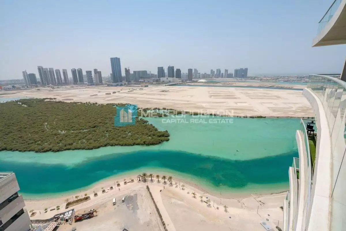 Flat 132m² in UAE, Abu Dhabi. Priced at 268201€ rent photo-1