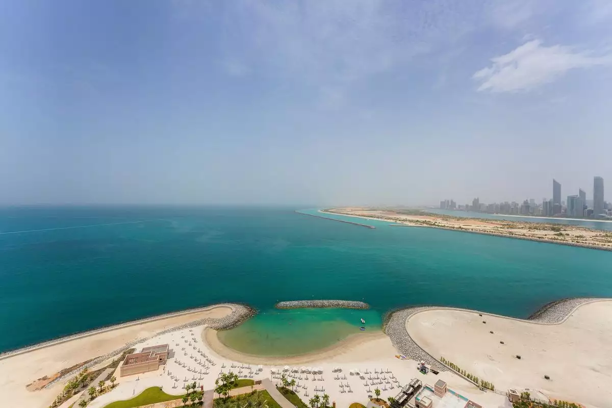 Flat 273m² in UAE, Abu Dhabi. Priced at 1560444€ rent photo-1