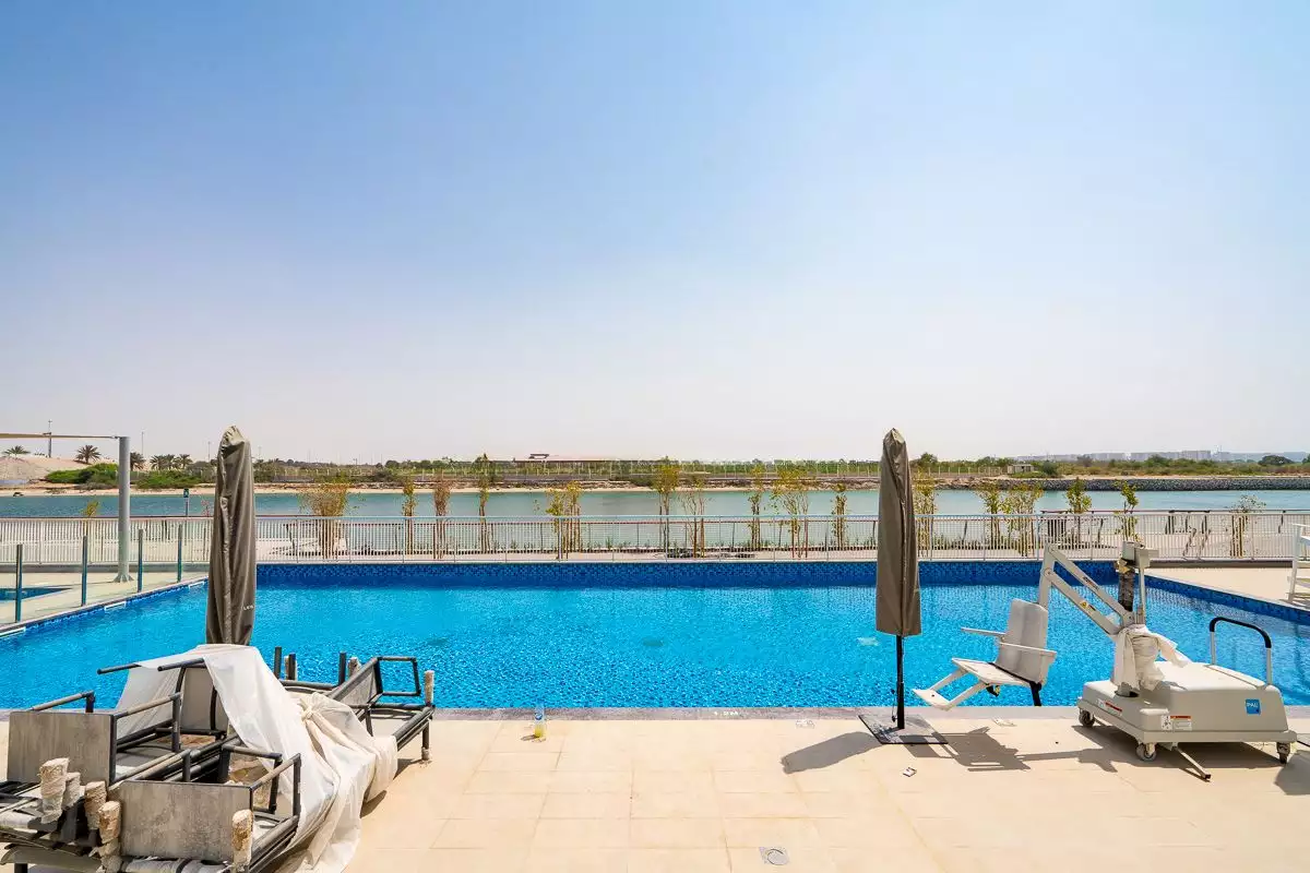 Flat 99m² in UAE, Abu Dhabi. Priced at 341347€ rent photo-2