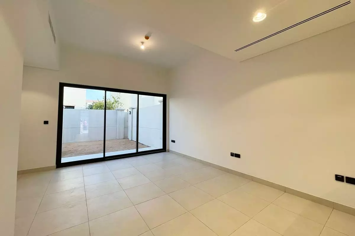 Townhouse 107m² in UAE, Abu Dhabi. Priced at 574346€ rent photo-2