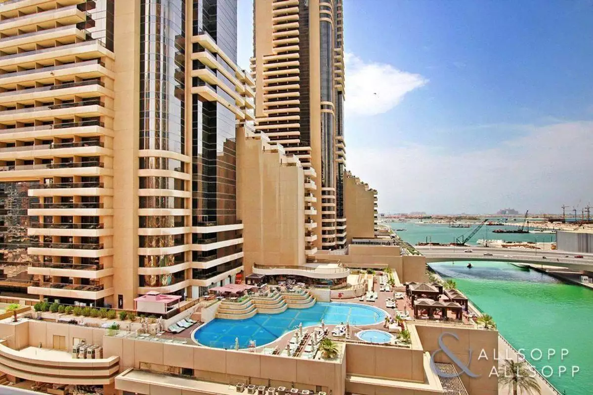 Flat 127m² in UAE, Dubai. Priced at 649260€ rent photo-1
