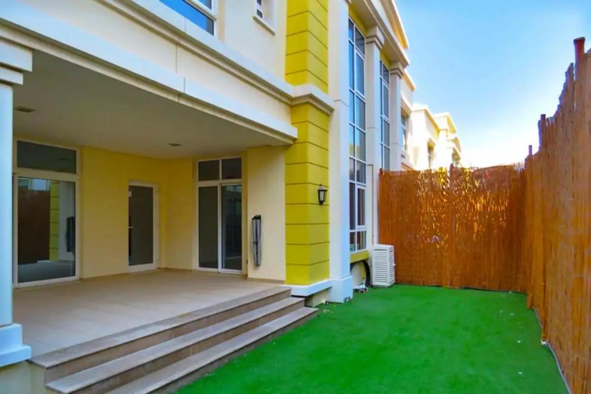 Villa 244m² in UAE, Abu Dhabi. Priced at 1073777€ rent photo-2