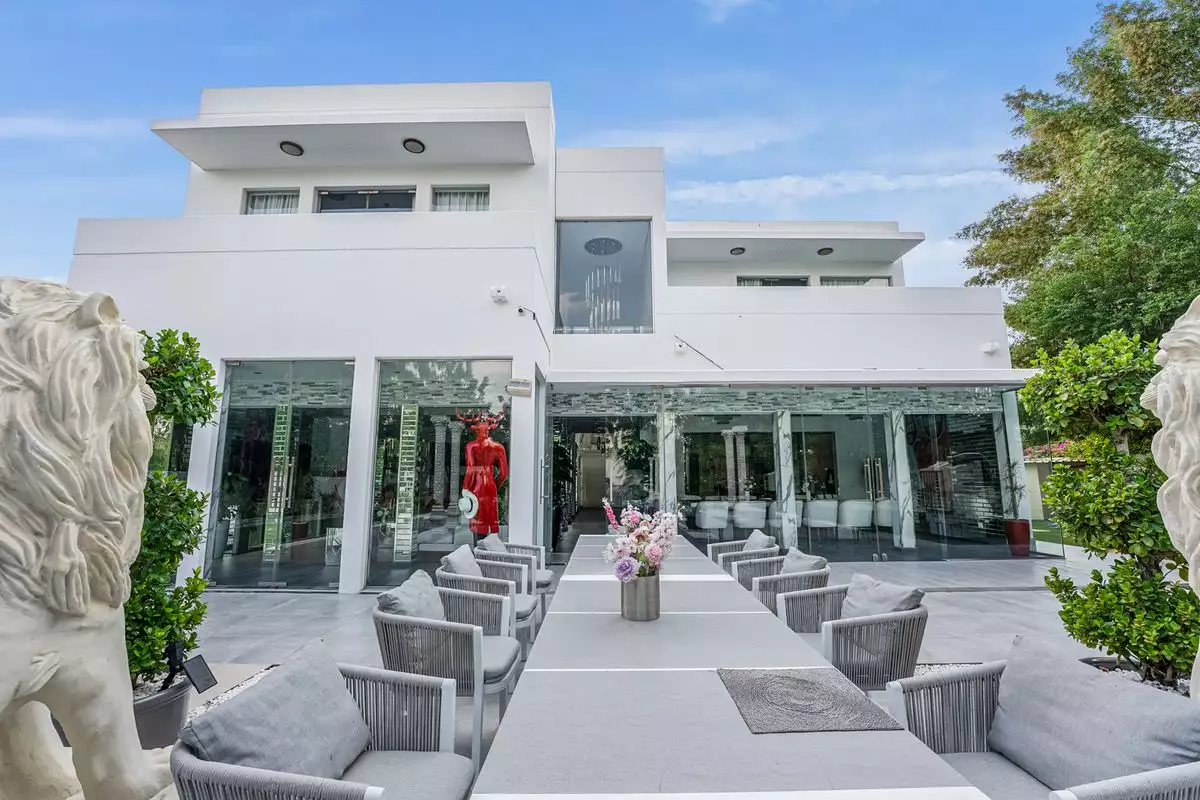 Villa 486m² in UAE, Dubai. Priced at 3246301€ rent photo-2