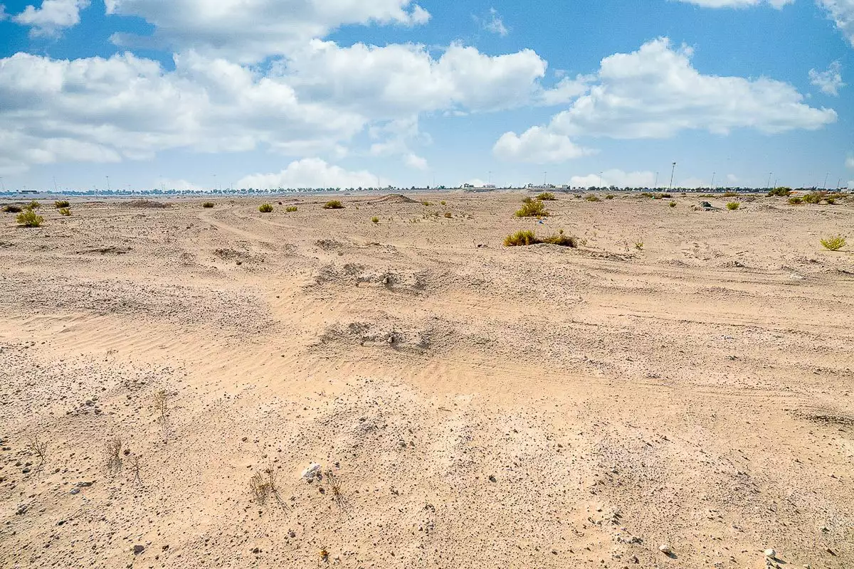 Land 100000m² in UAE, Abu Dhabi. Priced at 14629159€ rent photo-2