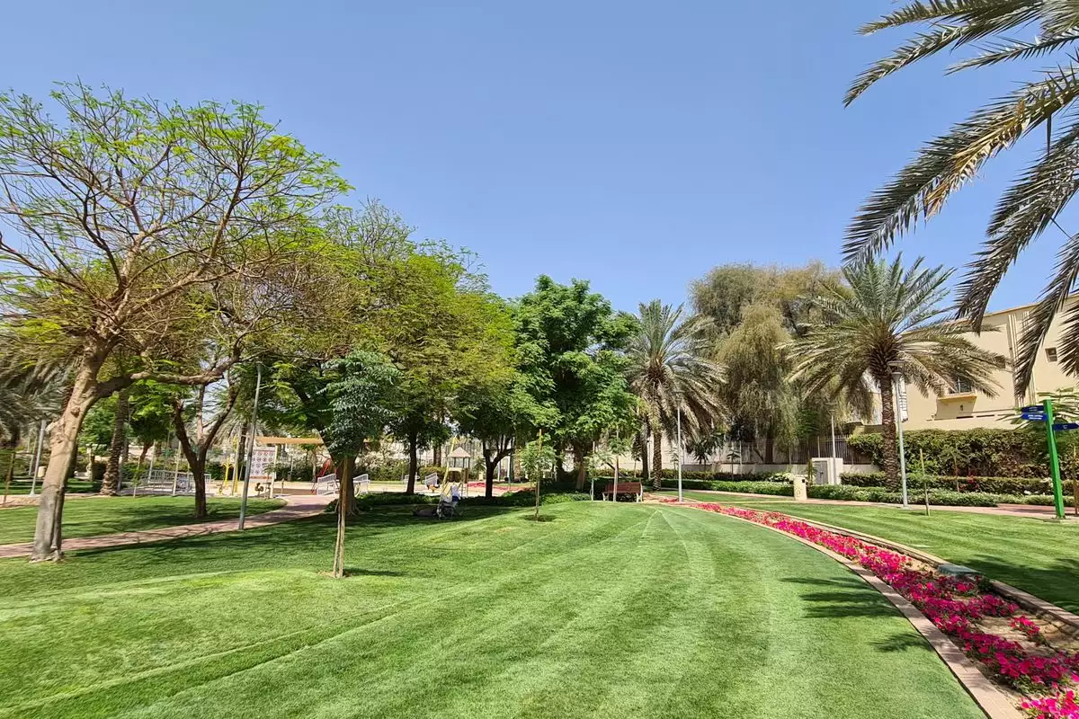 Land 1338m² in UAE, Dubai. Priced at 1401717€ rent photo-1