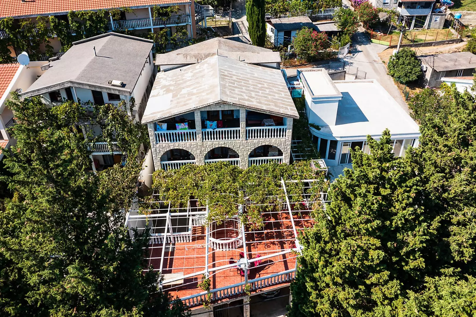 Flat 360m² in Montenegro, Sutomore. Priced at 530000€ rent photo-2