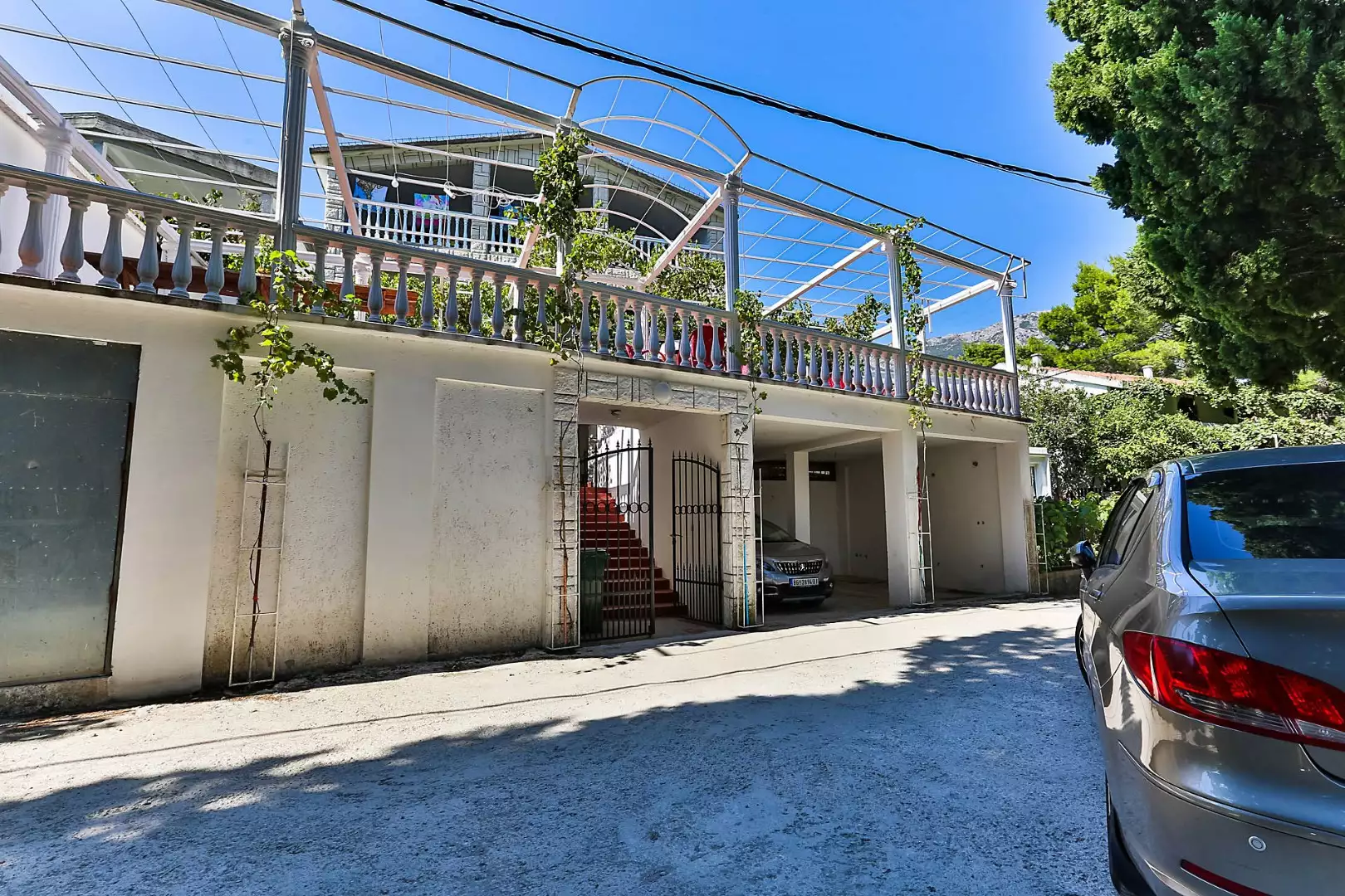 Flat 360m² in Montenegro, Sutomore. Priced at 530000€ rent photo-5