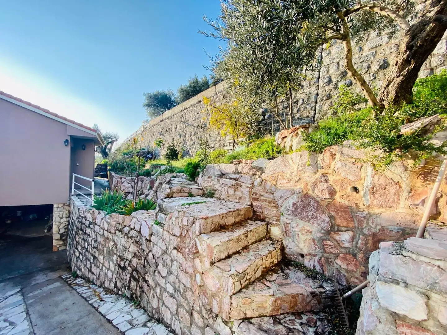 House 199m² in Montenegro, Petrovac. Priced at 320000€ rent photo-4