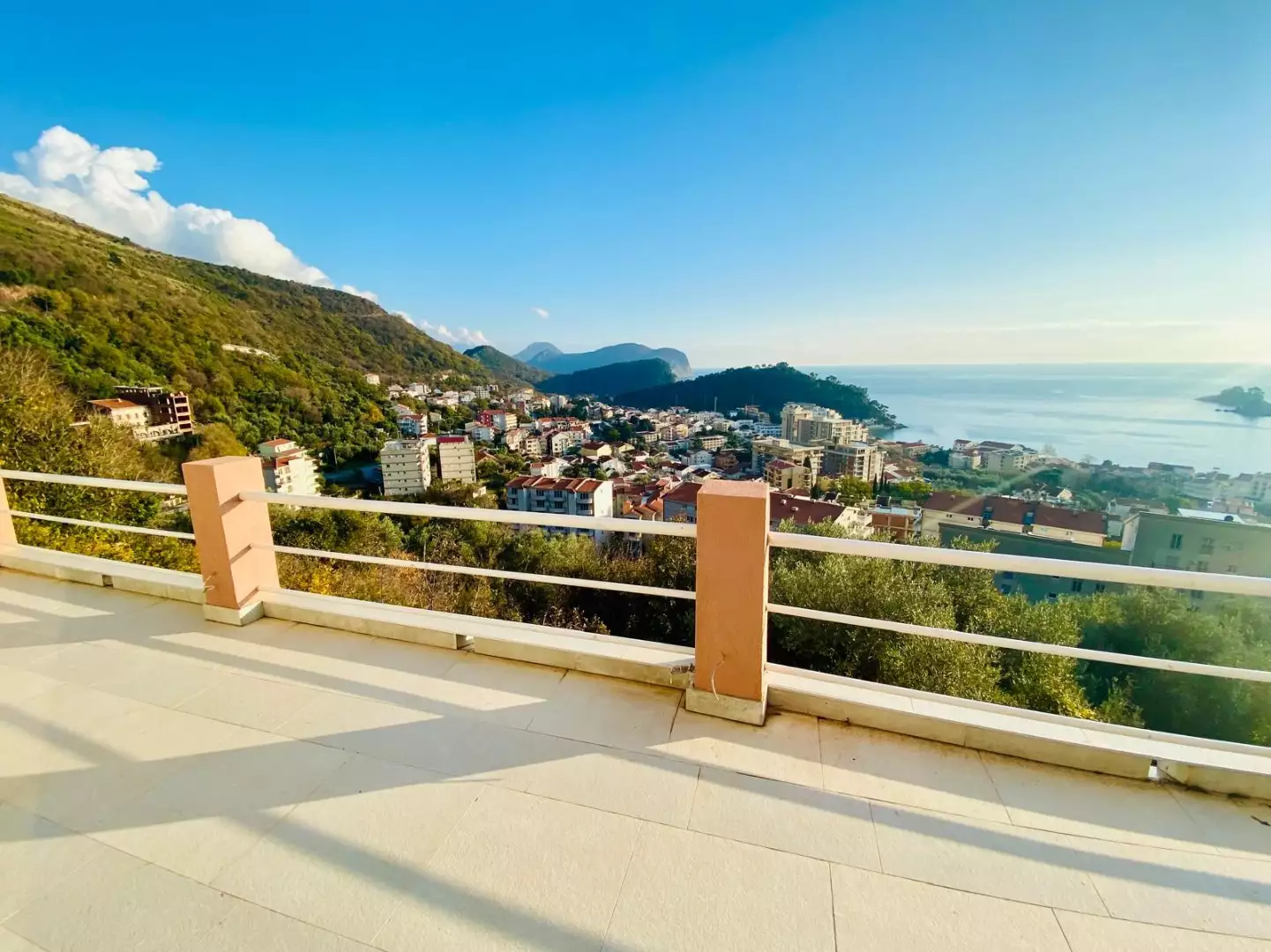 House 199m² in Montenegro, Petrovac. Priced at 320000€ rent photo-16