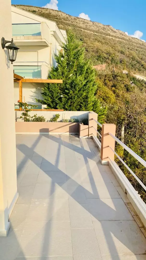 House 199m² in Montenegro, Petrovac. Priced at 320000€ rent photo-26