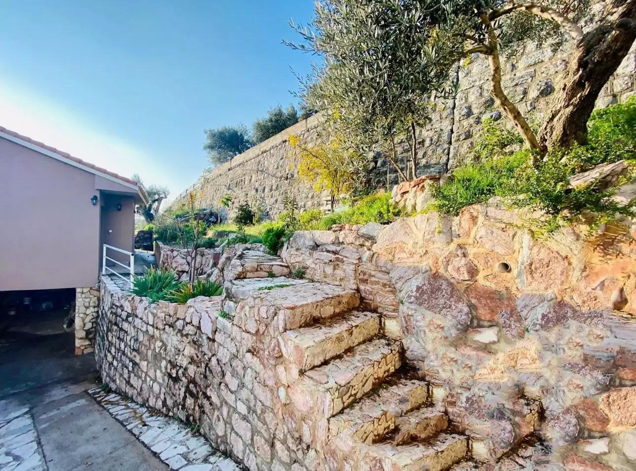 House 199m² in Montenegro, Petrovac. Priced at 320000€ rent photo-32
