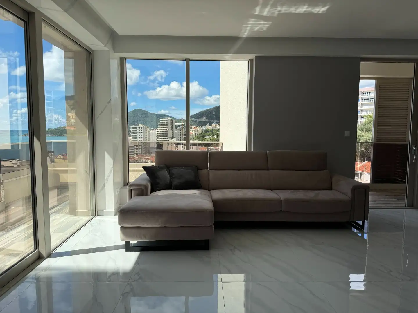 Flat 90m² in Montenegro, Rafailovici. Priced at 380000€ rent photo-4