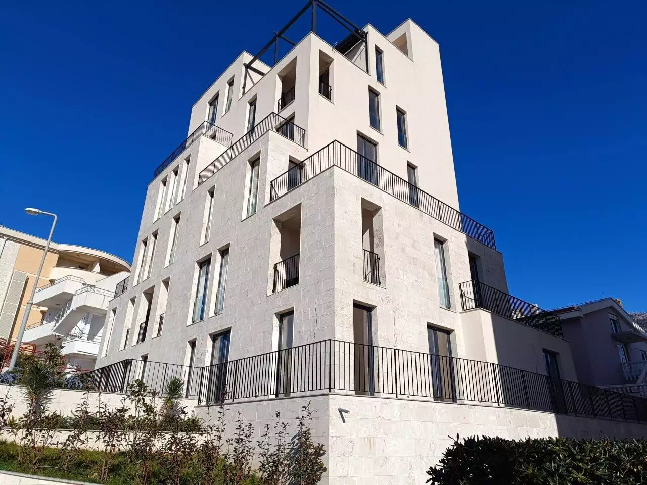 Flat 85m² in Montenegro, Becici. Priced at 250000€ rent photo-2