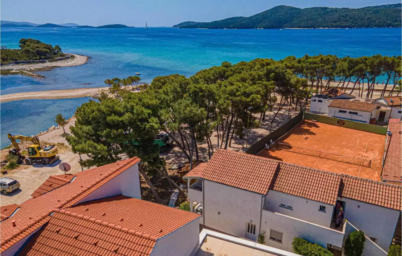 House 470m² in Croatia, Sibenik. Priced at 1800000€ rent photo-2