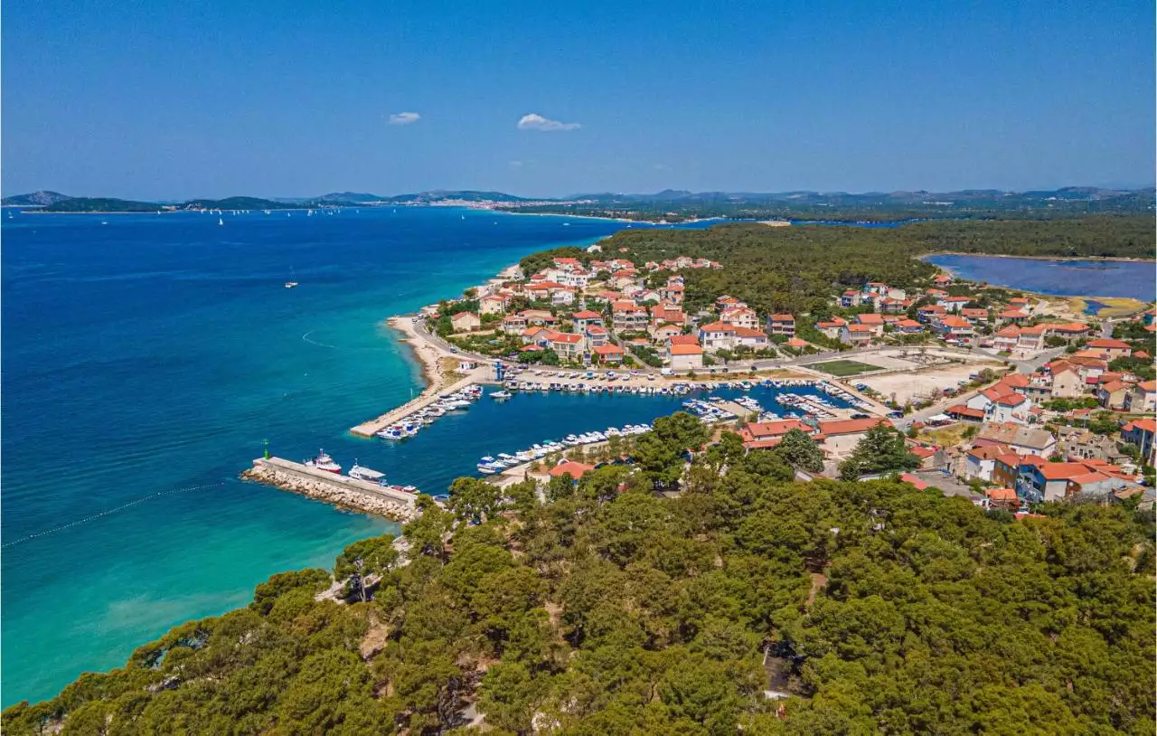 House 470m² in Croatia, Sibenik. Priced at 1800000€ rent photo-3