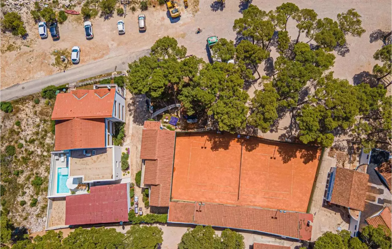House 470m² in Croatia, Sibenik. Priced at 1800000€ rent photo-4