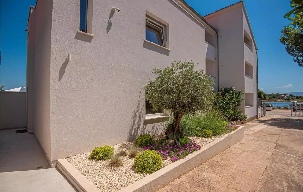 House 470m² in Croatia, Sibenik. Priced at 1800000€ rent photo-6