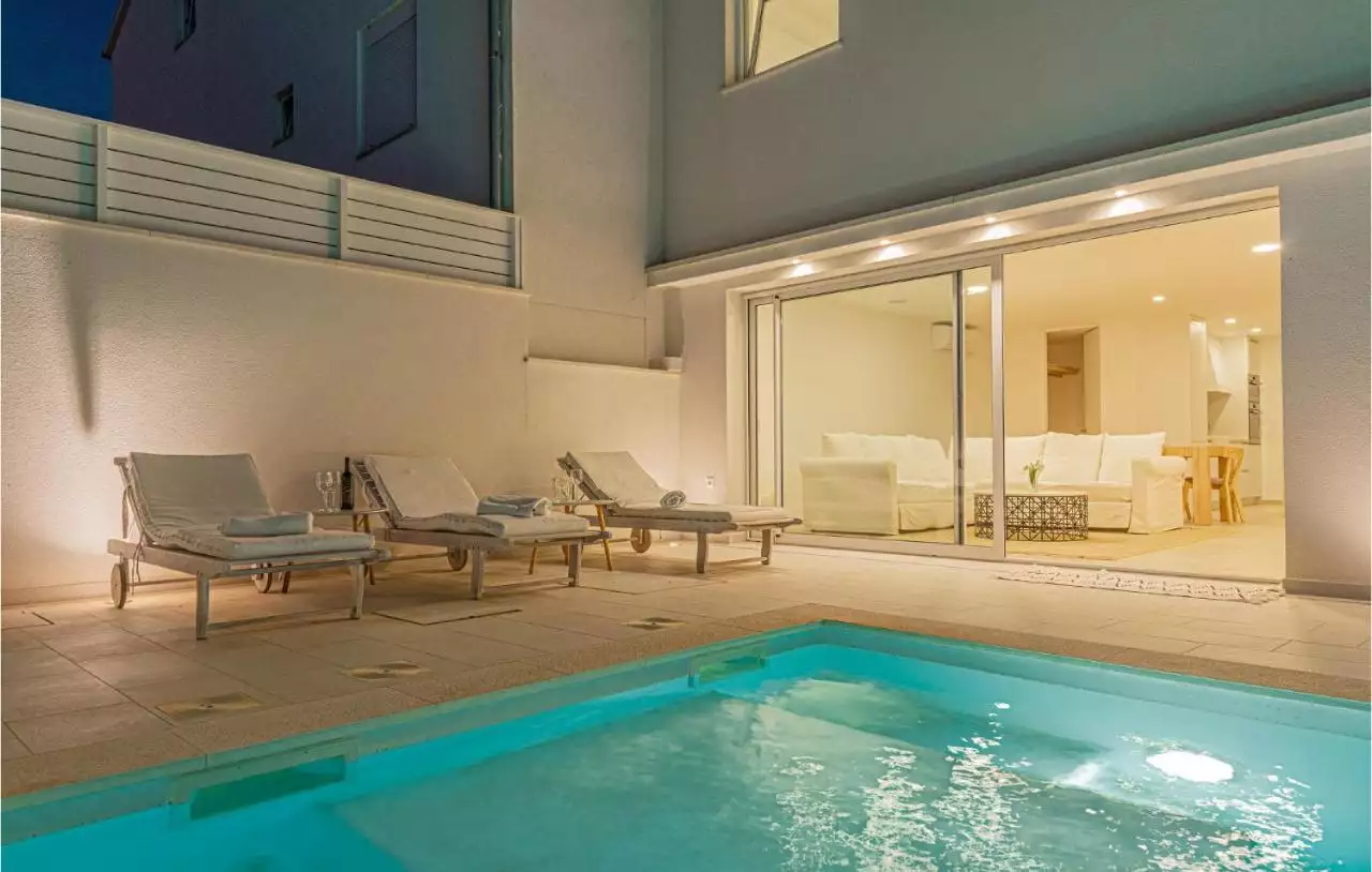 House 470m² in Croatia, Sibenik. Priced at 1800000€ rent photo-14