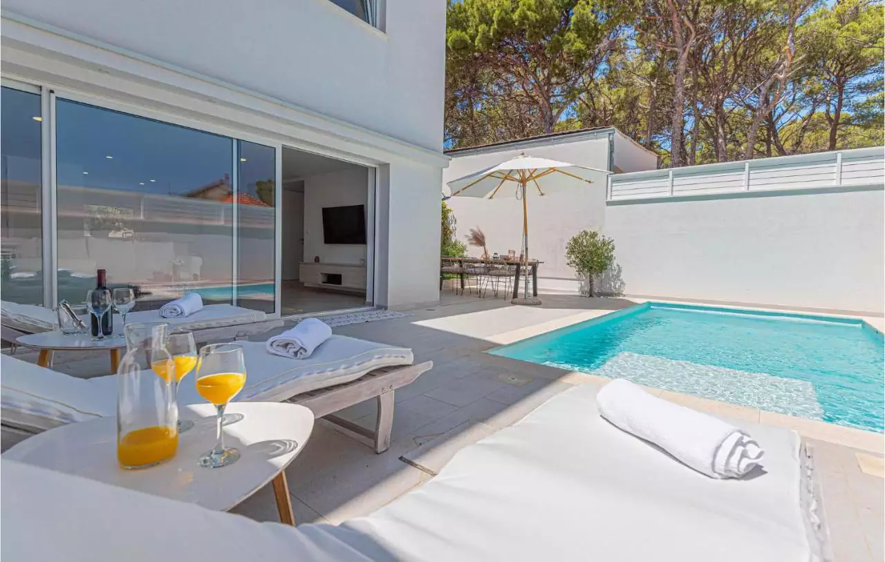 House 470m² in Croatia, Sibenik. Priced at 1800000€ rent photo-17