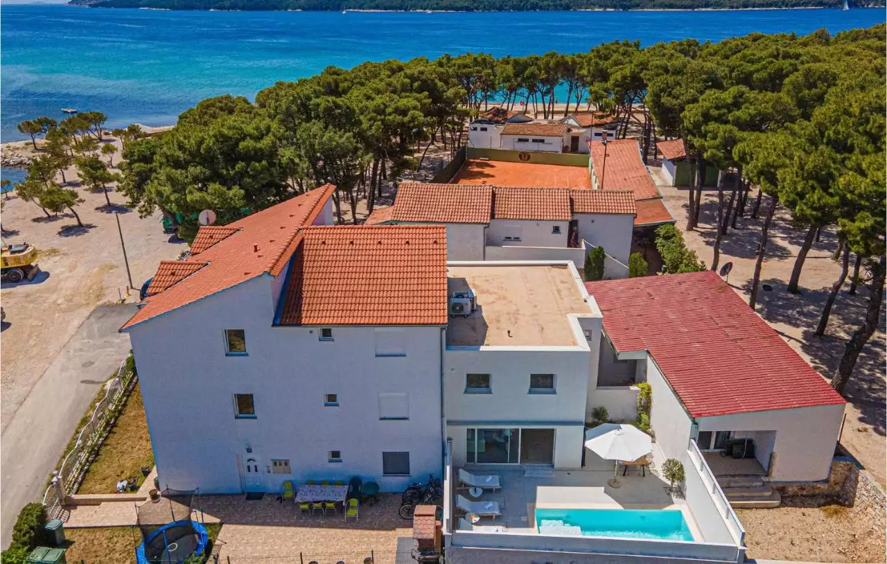 House 470m² in Croatia, Sibenik. Priced at 1800000€ rent photo-20