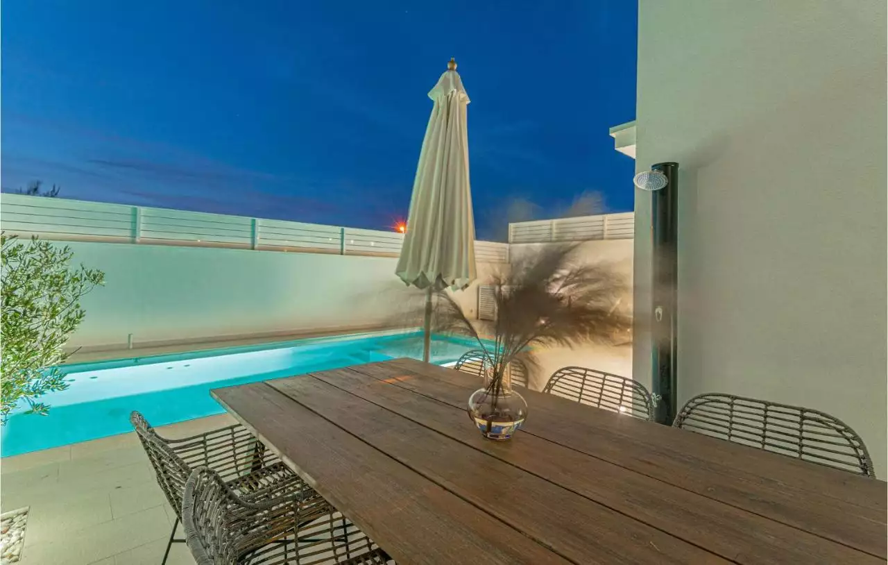 House 470m² in Croatia, Sibenik. Priced at 1800000€ rent photo-21