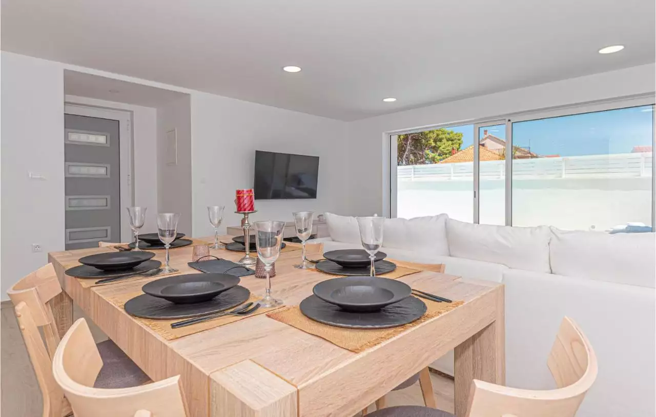 House 470m² in Croatia, Sibenik. Priced at 1800000€ rent photo-24