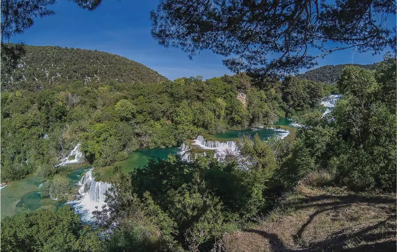 House 470m² in Croatia, Sibenik. Priced at 1800000€ rent photo-28