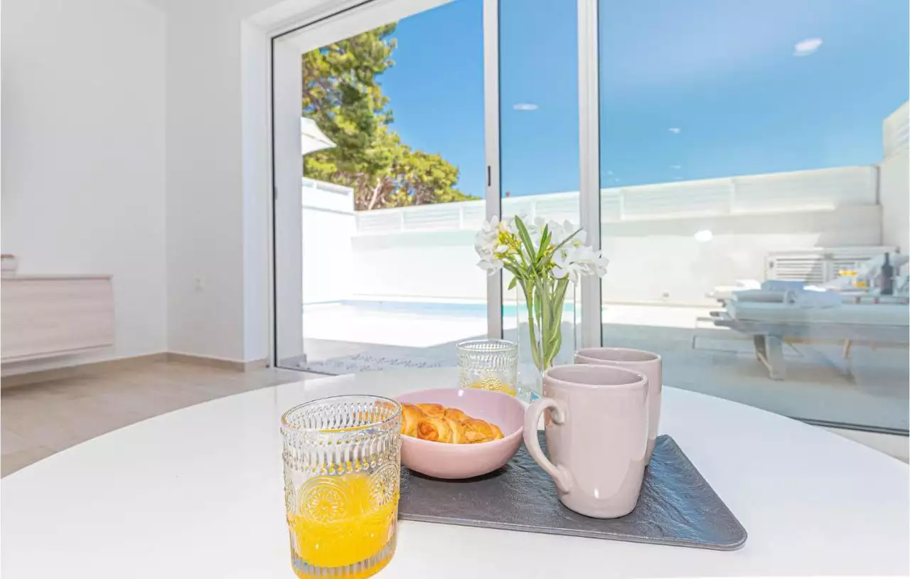 House 470m² in Croatia, Sibenik. Priced at 1800000€ rent photo-29