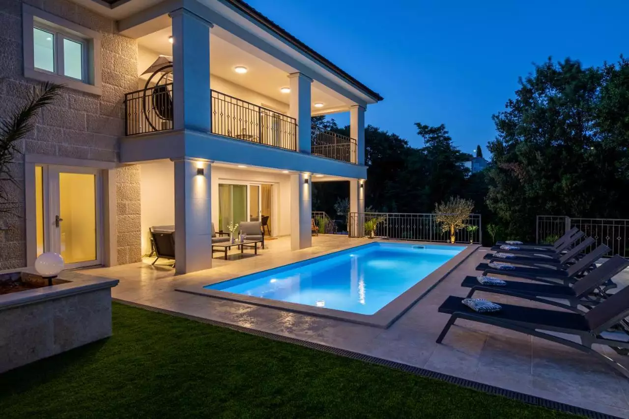 House 200m² in Croatia, Krka. Priced at 1150000€ rent photo-1